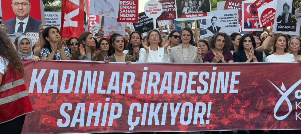 Ayça Çağlar: “Kadınlar adalet için sokakta, engel olmaya çalışanlar tarihin karanlık sayfasında yer alacak” - GÜNDEM - İnternetin Ajansı